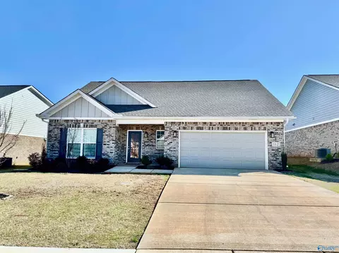 112 Harvest Moon Dr, Harvest, AL 35749