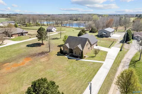 25558 Bain Rd, Athens, AL 35613