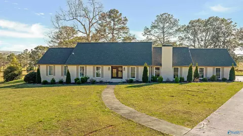 1212 Big Wills Dr, Fort Payne, AL 35967