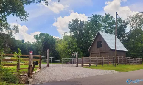1619 Peck Hollow Rd, Somerville, AL 35670