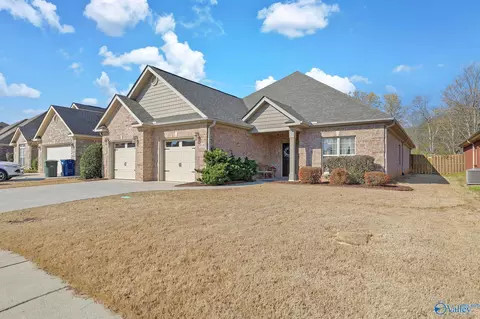 6606 Lizzie Ln, Owens Cross Roads, AL 35763