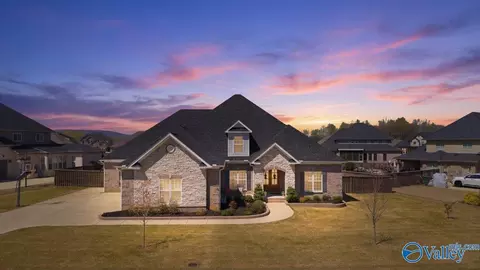 8004 Farm Meadow Dr, Owens Cross Roads, AL 35763