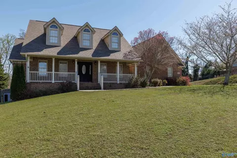 3203 Hillcrest Dr, Scottsboro, AL 35769