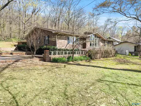 2205 Sunset Dr, Guntersville, AL 35976