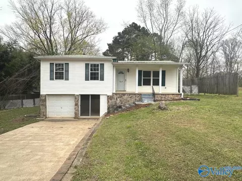 127 Ruby Dr, Huntsville, AL 35811
