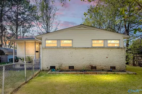 2916 Holiday Dr, Huntsville, AL 35805