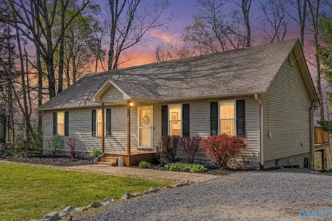 102 Guthrey Private Dr, Danville, AL 35619