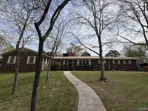 1913 Garner St, Scottsboro, AL 35769