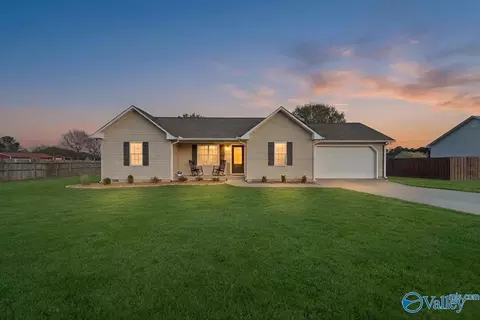 43 Devon Cir, Albertville, AL 35951