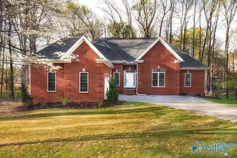105 Charlemagne Cir, Harvest, AL 35749