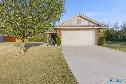 265 Valleyside Dr, Huntsville, AL 35810