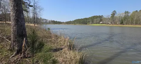 38 White Oak Cir, Centre, AL 35960