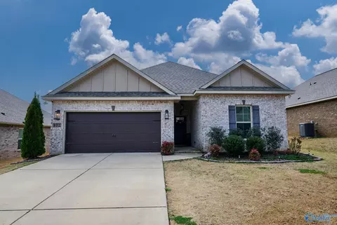 132 Gardencove Cir, Huntsville, AL 35810