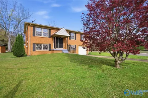6100 Belgrade Dr, Huntsville, AL 35810