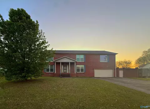 9608 SE Waldrop Dr, Huntsville, AL 35803