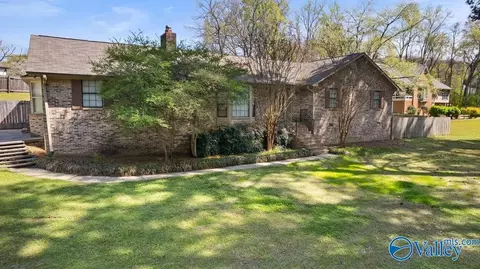 502 Lee Dr, Rainbow City, AL 35906