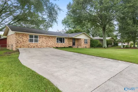 1941 Dialsdale Dr, Cullman, AL 35055