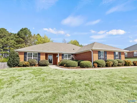 109 Cedar Glen Dr, Huntsville, AL 35811