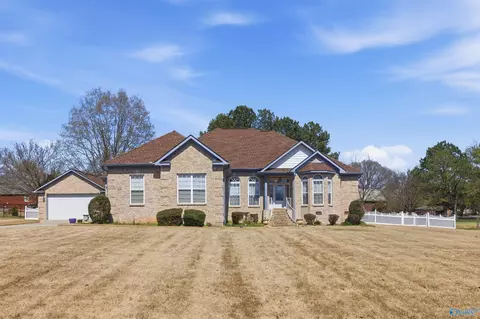 119 Old Camp Rd, Meridianville, AL 35759