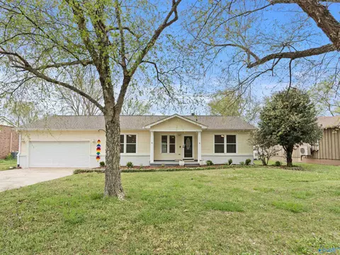 12010 Country Lane Dr, Huntsville, AL 35803