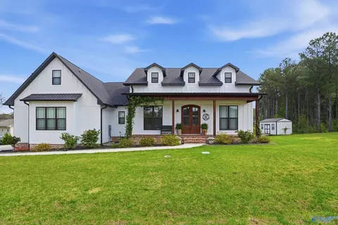 602 Country Club Rd, Albertville, AL 35951
