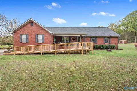 352 J B Hawkins Rd, Gurley, AL 35748