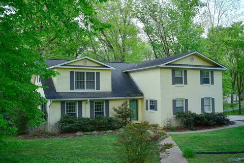 3033 Heatherhill Dr, Huntsville, AL 35802