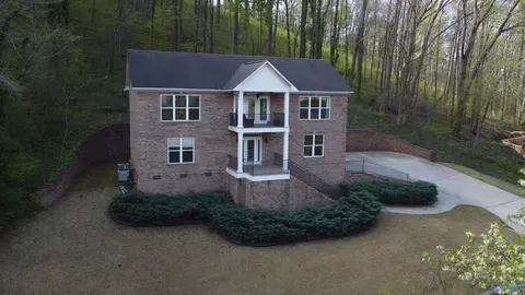 1525 Willow Beach Rd, Guntersville, AL 35976