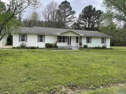 1421 Cove Creek Dr, Glencoe, AL 35905