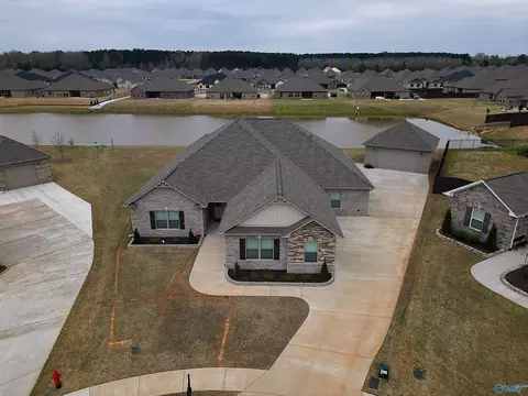 26398 Birkshire Ln, Athens, AL 35613