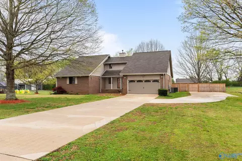 102 Whitewater Bnd, Hazel Green, AL 35750