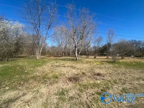 125 Riverdale Dr, Laceys Spring, AL 35754