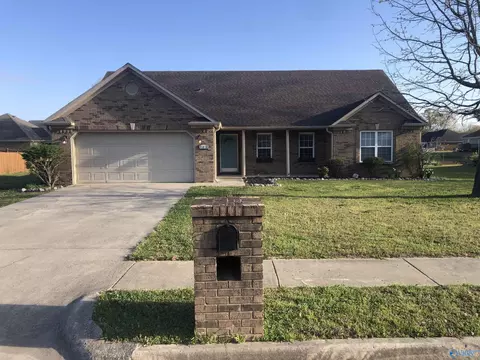 243 Chestnut Oak Cir, Owens Cross Roads, AL 35763