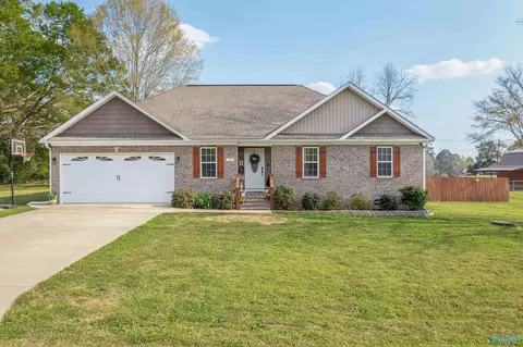 141 Swindall Cir, Rainbow City, AL 35906