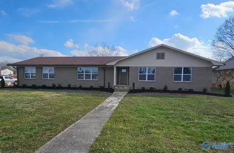 1701 Betty St, Decatur, AL 35601