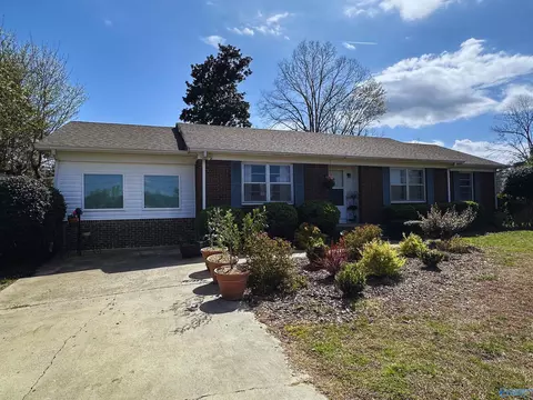 796 Lester Dr, Boaz, AL 35957