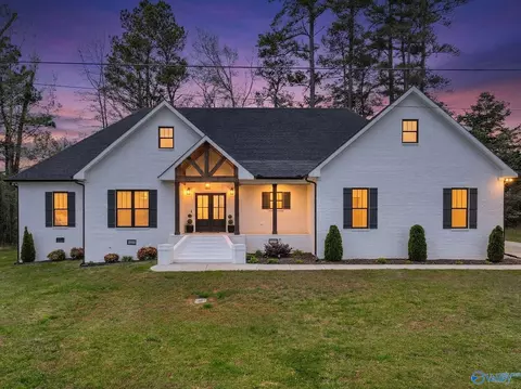 116 Bowery Ln, Albertville, AL 35950