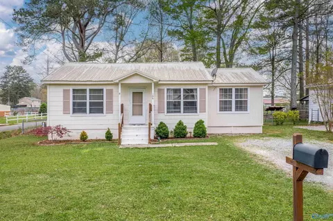 106 Emma St, Glencoe, AL 35905