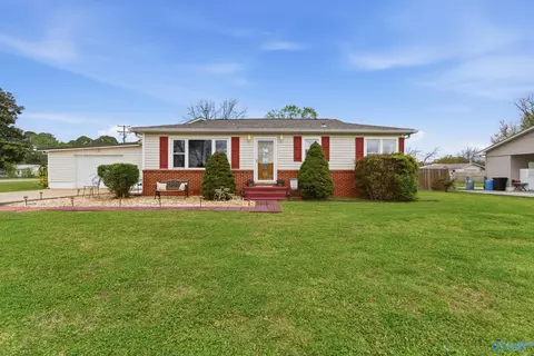 504 Nebraska Ave, Stevenson, AL 35772