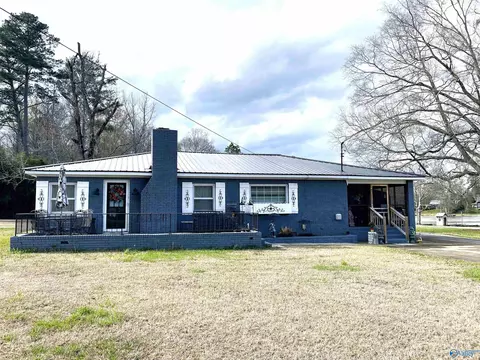 916 Riverview Dr, Gadsden, AL 35903
