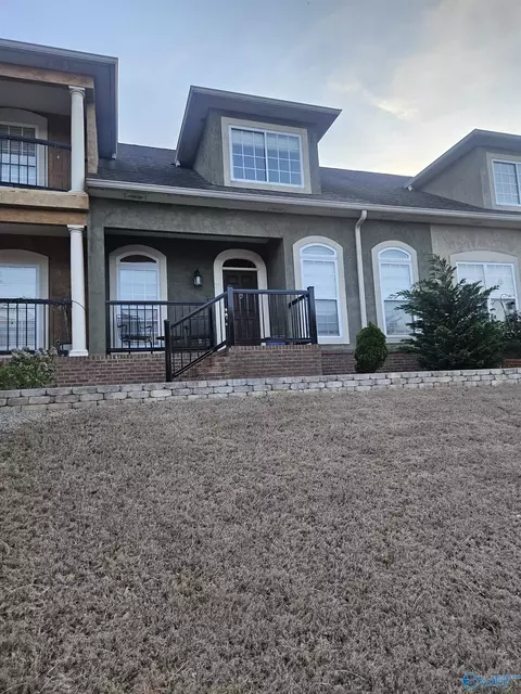 15 Harborview Ct, Decatur, AL 35601