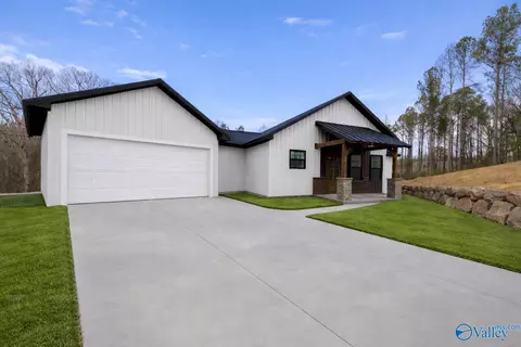 6400 Dalewood Ln, Guntersville, AL 35976
