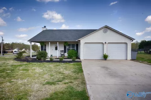 101 Green Lea Ln, New Market, AL 35761