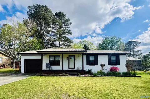 1402 Stage Rd, Hartselle, AL 35640