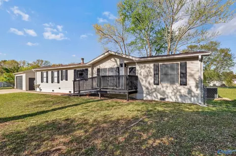 102 Lucas Cir, New Market, AL 35761