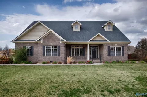 105 Kelsey Dr, New Market, AL 35761