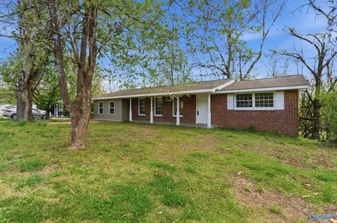 69 E Lakeside Dr, Florence, AL 35630