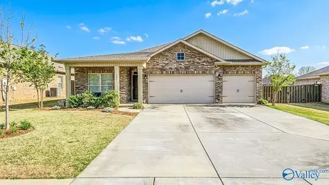 106 Sunlit Grove Dr, Harvest, AL 35749