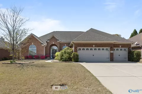8510 Rolling Oaks Dr, Owens Cross Roads, AL 35763