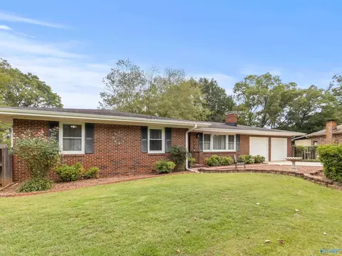 2209 College St, Decatur, AL 35601
